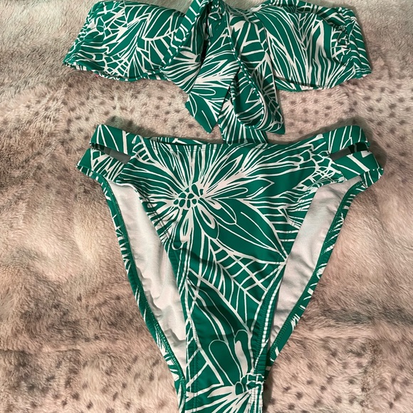 Used Tabitha Brown green bandeau top & bikini bottom set - Picture 2 of 7